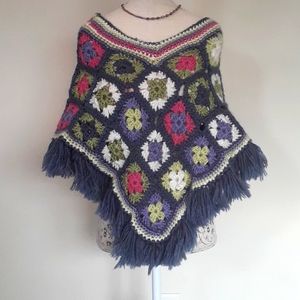 Vintage Handmade Crochet Granny Square Poncho 🍎